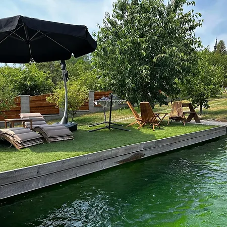 V Zahrade Holiday home Libochovice